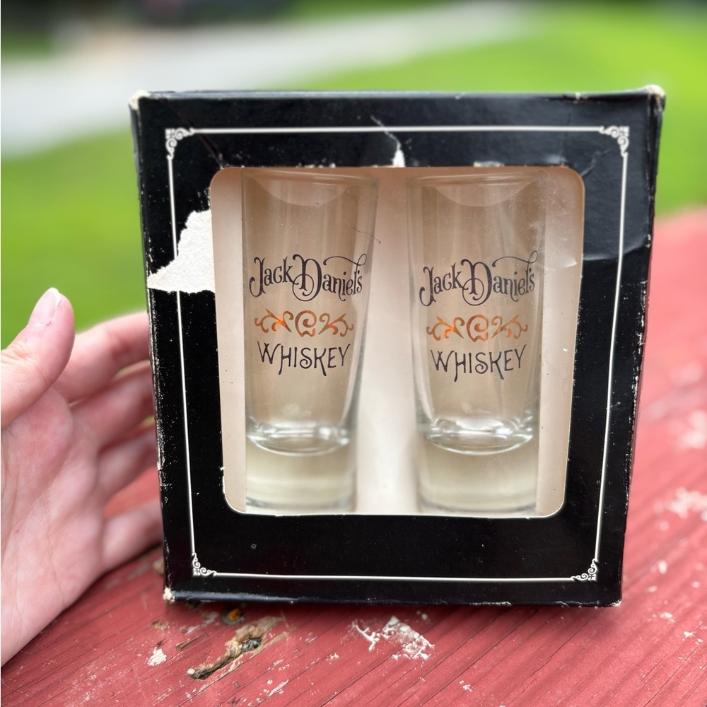 Jack Daniels Whiskey Shot Glass Set - Black and White